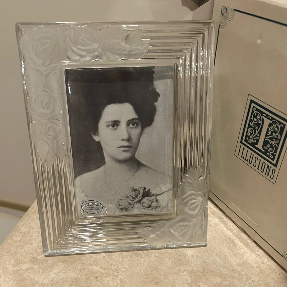 NEVER USED. VINTAGE Illusions Crystal Picture Frame. RARE & SOLID